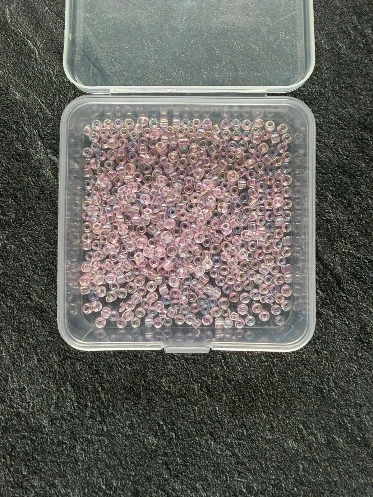Perle de rocaille rose transparente à reflet LCP11